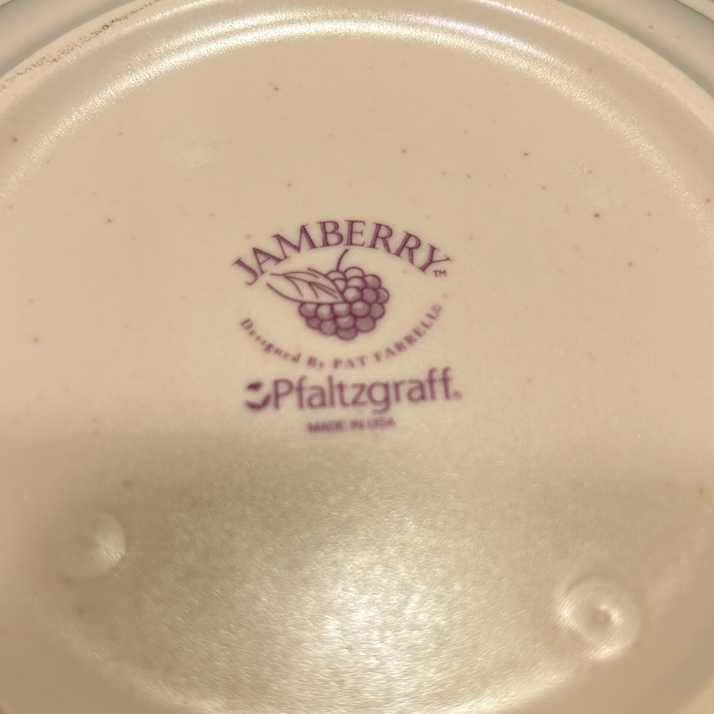 TWO Pfaltzgraff Jamberry serving  Bowls Cream & Green w/ Fruit EUC - Picture 3 of 4